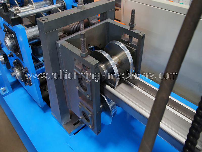 Auto Change Type Shelf Box Beam Roll Forming Machine