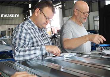 Petit pain de plate-forme de plancher de 60mm formant la machine avec l'empileur facultatif